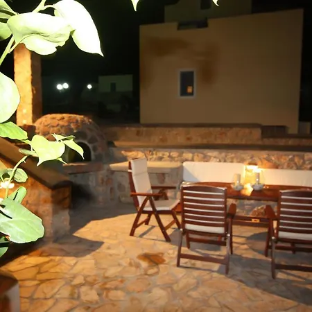 Villa New Apollon, Prive Pool, Parking & βbq 1-6pax